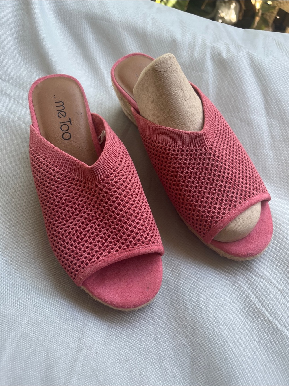 me too Coral Pink Knit Open-Toe Slip-On Wedge Mules